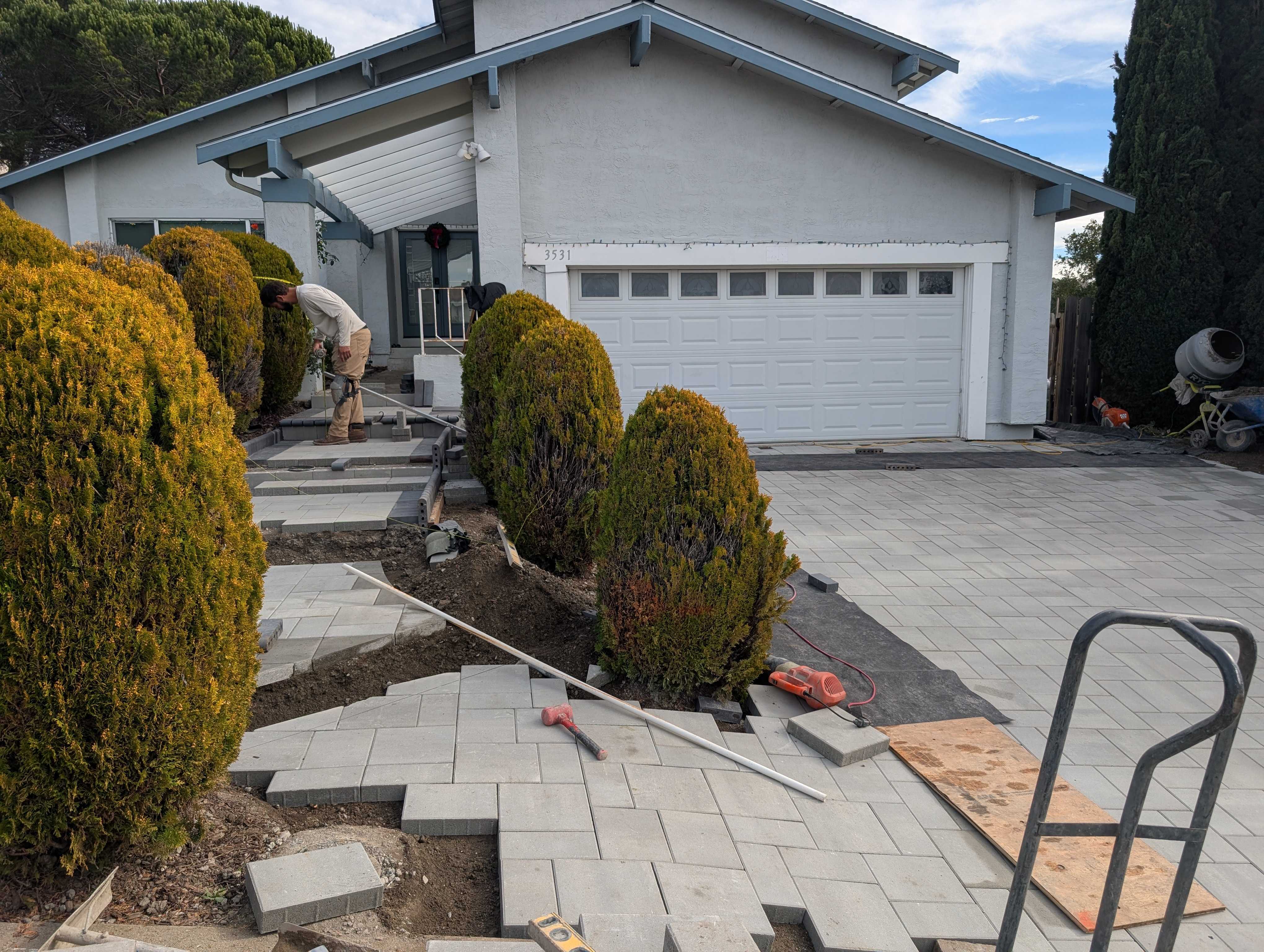 fg-pavers-and-turf-hayward-driveway-walkway-lighting-progress-43.jpg Step tread and riser check — progress detail